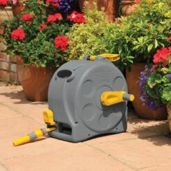 Hozelock Compact Enclosed Reel 2 In 1 - 25 Meter - Slangbox En Muurhaspel In één - Grijs -Tuin- En Buitenwinkels 1200x1200 1304