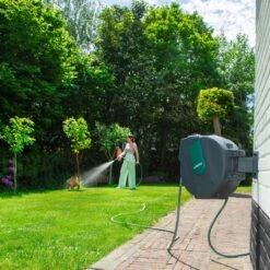 VONROC Automatische Slanghaspel – Incl. 25m Tuinslang, Aansluitslang, Spuitstuk, Koppelingen & Kraanaansluiting 16 VONROC Automatische Slanghaspel – Incl. 25m Tuinslang, Aansluitslang, Spuitstuk, Koppelingen & Kraanaansluiting -Tuin- En Buitenwinkels 1200x1200 1309