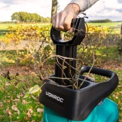 VONROC Stille Hakselaar/Shredder 2800W – Voor Takken Tot Ø45mm – Incl. 60L Opvangbak & Duwstok 14 VONROC Stille Hakselaar/Shredder 2800W – Voor Takken Tot Ø45mm – Incl. 60L Opvangbak & Duwstok -Tuin- En Buitenwinkels 1200x1200 708