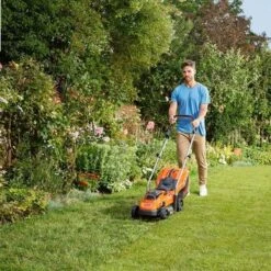 Black & Decker BLACK+DECKER BCMW3318N-XJ Grasmaaier - 18V - 33cm - Excl. Accu & Lader -Tuin- En Buitenwinkels 1200x1200 927