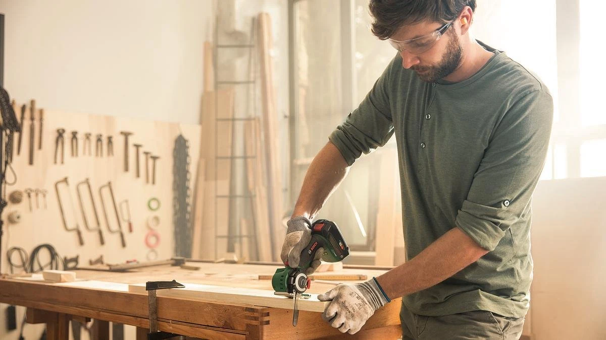 Bosch AdvancedCut 18 Microkettingzaag - Met 1 X 18 V Accu En Lader 11 Bosch AdvancedCut 18 Microkettingzaag - Met 1 X 18 V Accu En Lader - Afbeelding 9