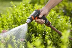 GARDENA - Comfort Reinigingsbroes - Spuitpistool - Traploos Instelbaar -Tuin- En Buitenwinkels 1200x799 137