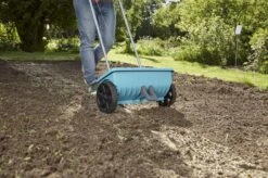 GARDENA - Strooiwagen L - Strooikar - 400m2 - 12.5 Liter -Tuin- En Buitenwinkels 1200x799 99