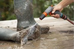 GARDENA - Comfort Reinigingsbroes - Spuitpistool - Traploos Instelbaar -Tuin- En Buitenwinkels 1200x800 392