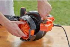 Black & Decker BLACK+DECKER BEBLV300SB-QS Bladblazer - 404 Km/u - 3000W - Zuig-/blaasfunctie - Gesnoerd 16 Black & Decker BLACK+DECKER BEBLV300SB-QS Bladblazer - 404 Km/u - 3000W - Zuig-/blaasfunctie - Gesnoerd -Tuin- En Buitenwinkels 1200x808 1