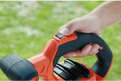 Black & Decker BLACK+DECKER BEBLV300SB-QS Bladblazer - 404 Km/u - 3000W - Zuig-/blaasfunctie - Gesnoerd 17 Black & Decker BLACK+DECKER BEBLV300SB-QS Bladblazer - 404 Km/u - 3000W - Zuig-/blaasfunctie - Gesnoerd -Tuin- En Buitenwinkels 1200x808 2