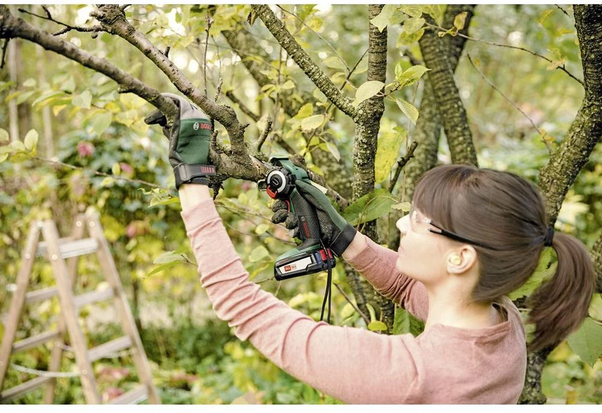 Bosch AdvancedCut 18 Microkettingzaag - Met 1 X 18 V Accu En Lader 5 Bosch AdvancedCut 18 Microkettingzaag - Met 1 X 18 V Accu En Lader - Afbeelding 3