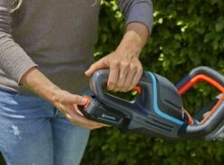 GARDENA - ComfortCut 50/18V-P4A Ready-To-Use Set - Heggenschaar -Tuin- En Buitenwinkels 1200x885