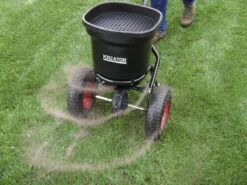 Kreator KRTGR9005 Strooiwagen - 300 Tot 370 Cm Strooibreedte - 23 Liter -Tuin- En Buitenwinkels 1200x900 50