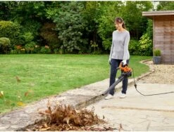 Black & Decker BLACK+DECKER BEBLV300SB-QS Bladblazer - 404 Km/u - 3000W - Zuig-/blaasfunctie - Gesnoerd 18 Black & Decker BLACK+DECKER BEBLV300SB-QS Bladblazer - 404 Km/u - 3000W - Zuig-/blaasfunctie - Gesnoerd -Tuin- En Buitenwinkels 1200x911 2