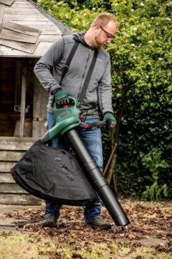 Bosch UniversalGardenTidy 3000 Bladblazer - Op Snoer - 3000 W -Tuin- En Buitenwinkels 800x1200 56