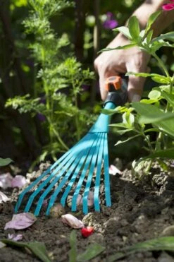 GARDENA Combisystem Bladharkje - Werkbreedte 12 Cm - 25 Jaar Garantie -Tuin- En Buitenwinkels 800x1200 72