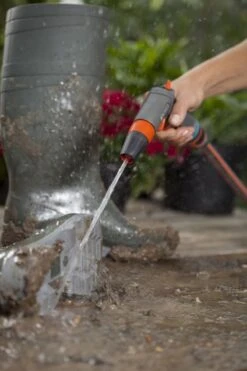 GARDENA - Comfort Reinigingsbroes - Spuitpistool - Traploos Instelbaar -Tuin- En Buitenwinkels 800x1200 81