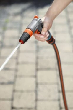 GARDENA - Comfort Reinigingsbroes - Spuitpistool - Traploos Instelbaar -Tuin- En Buitenwinkels 800x1200 83