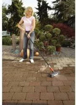 GARDENA Cleansystem Comfort Schrobber - Reinigen Van Paden - Terras - Oprit -Tuin- En Buitenwinkels 873x1200