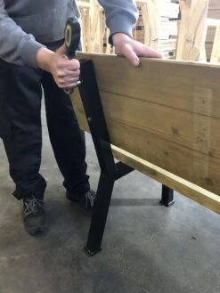 MaximaVida Set Industriële Bankpoten New York- Zwart Gecoat - Maak Zelf Je Bank -Tuin- En Buitenwinkels 900x1200