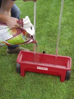 Kreator KRTGR9001 Strooiwagen - 45 Cm Strooibreedte - 12 Liter Inhoud -Tuin- En Buitenwinkels 900x1200 4